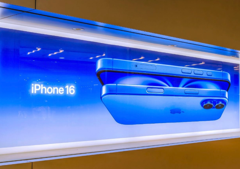 Apple iPhone 16 advertisement